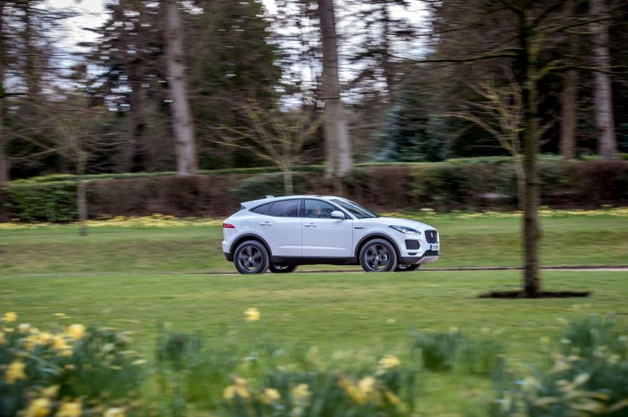  Jaguar E-Pace D150 2018 года  (UK) (фото 20 из 39)
